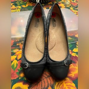 NWT inside shoe Cliffs by White Mountain black and charcoal flats Sz 10
